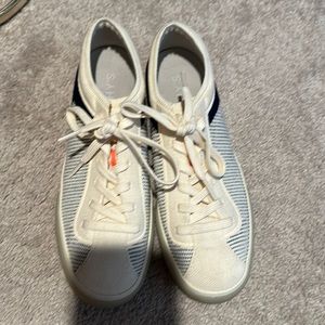 Women’s Rothy’s Sneakers size 7